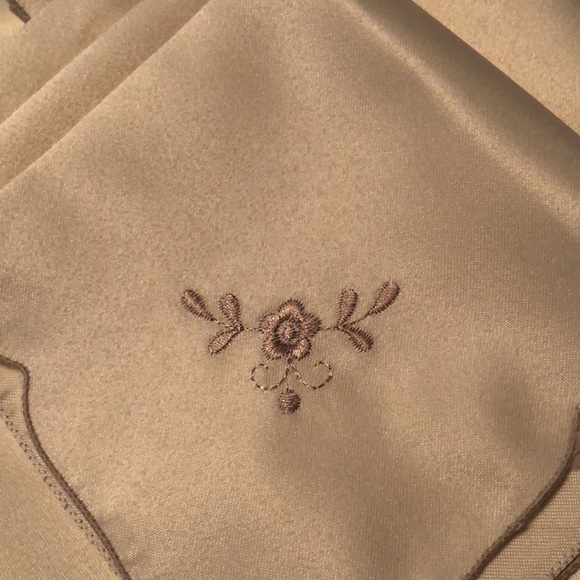 54 x 72 linen tablecloth with 6 matching napkins - Picture 2 of 4